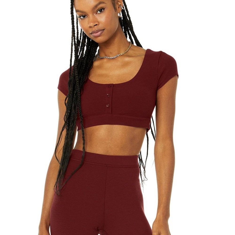 NWOT💕 Alo Yoga Blissful Henley Bra Top - Cranberry XS